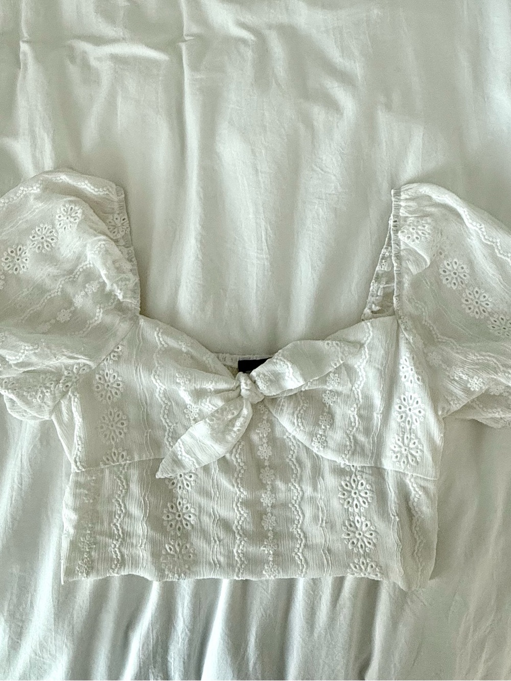 Forever 21 White Eyelet Tie-Front Puff Sleeve Crop Top